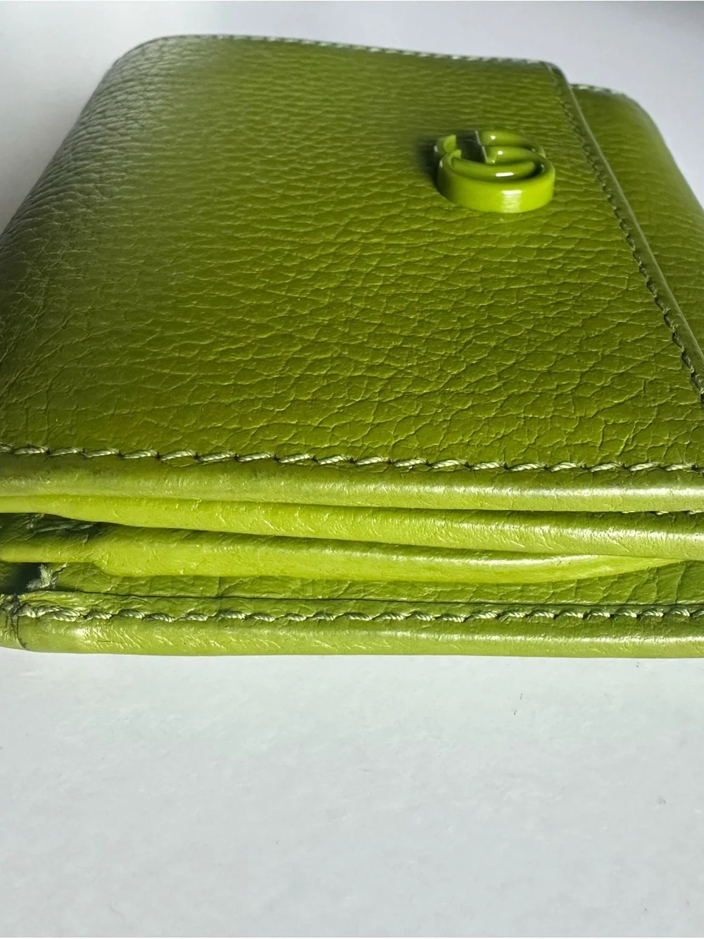 Authentic Gucci GG Marmont Lime Green Pebbled Leather Compact Wallet